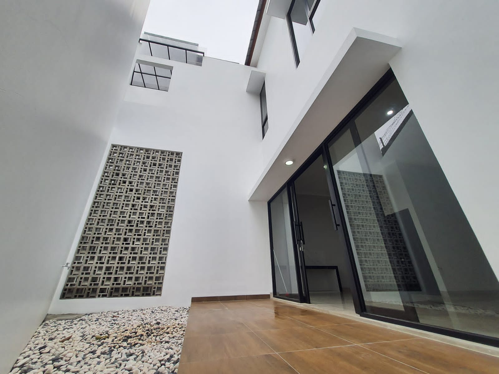 RUMAH DISCOVERY SERENITY BINTARO JAYA Demikon